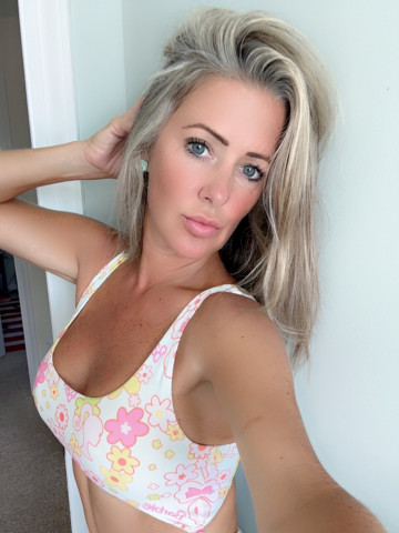 lexihotwife